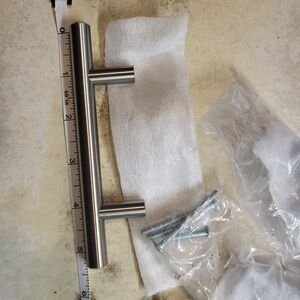 Cabinet handle